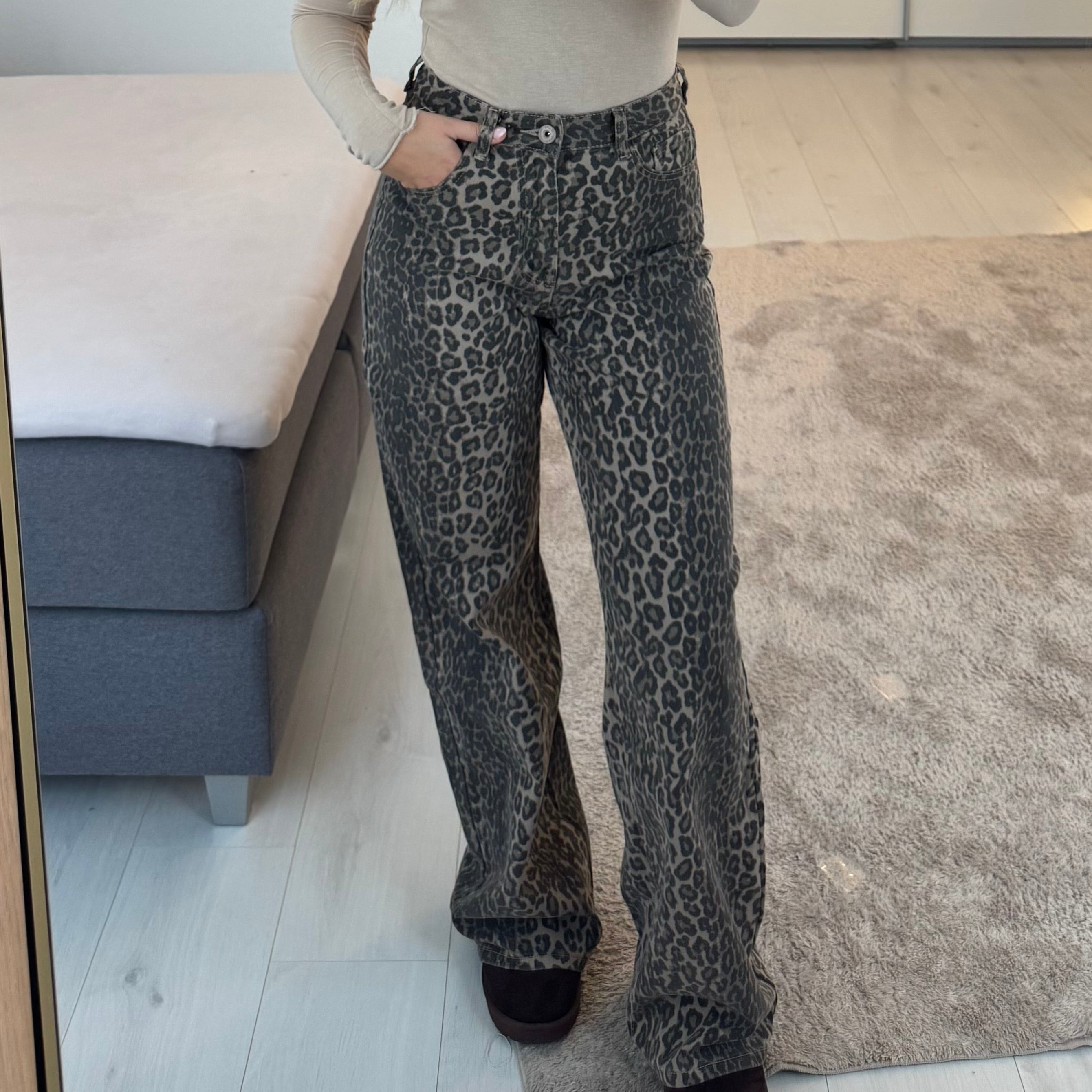 Leo Wide Leg Jeans