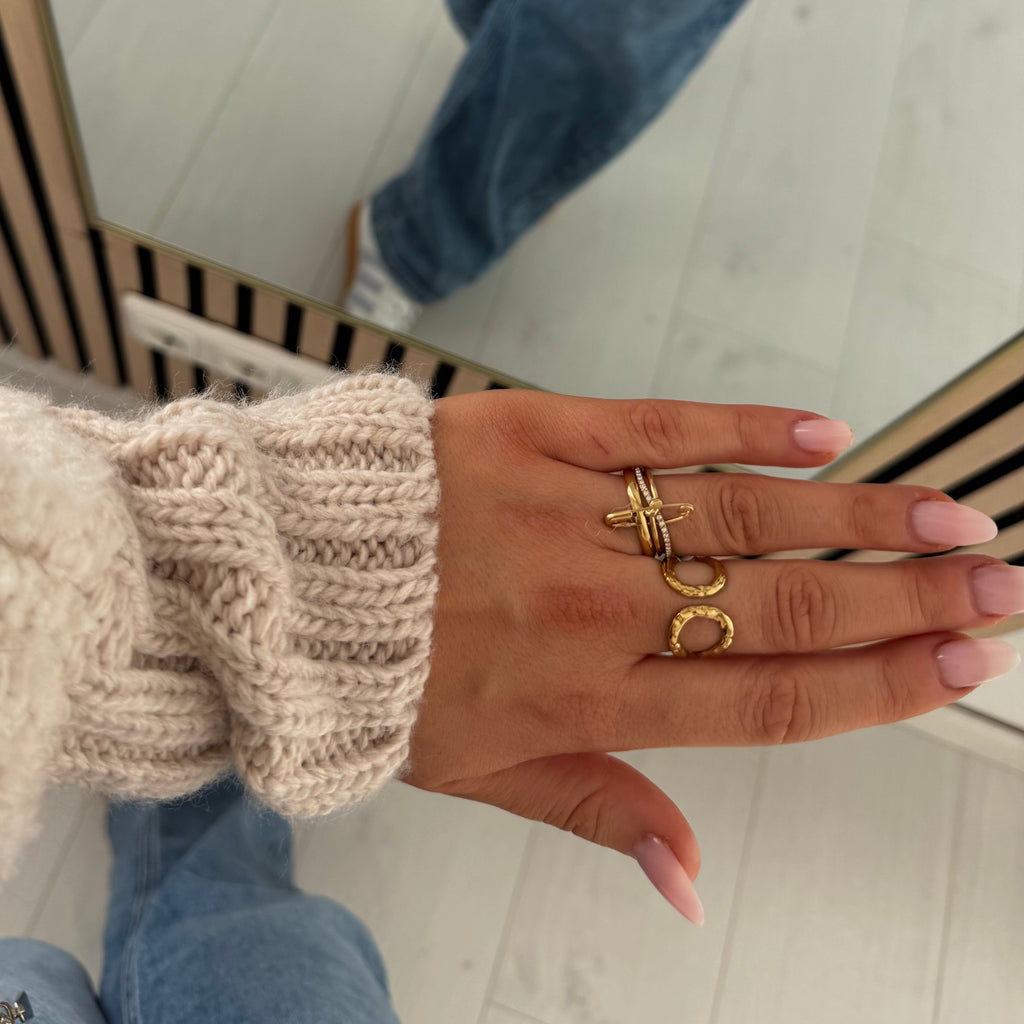 Luna Twist Ring