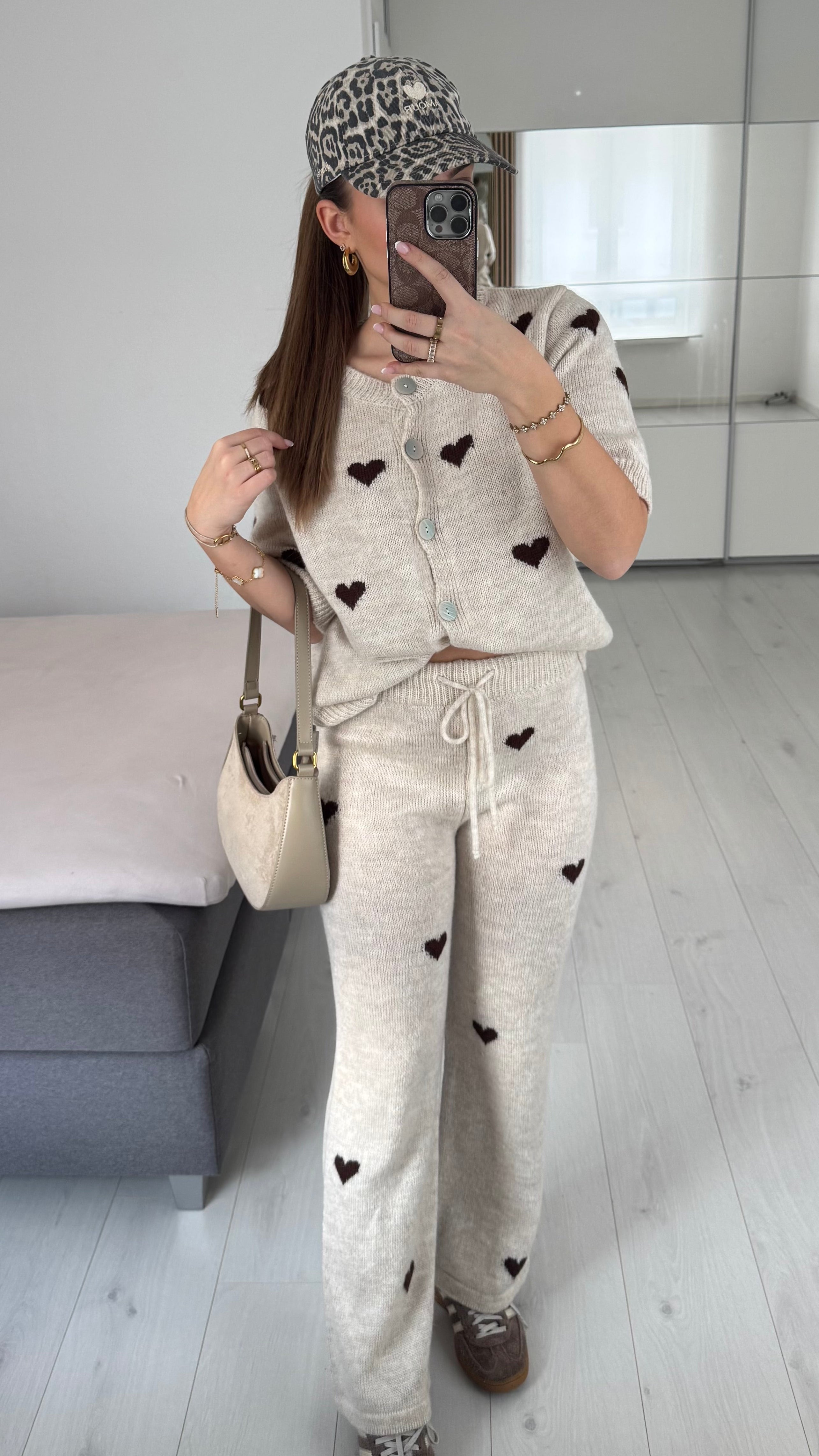 Herzchen-Strickset bestehend aus Cardigan & Hose